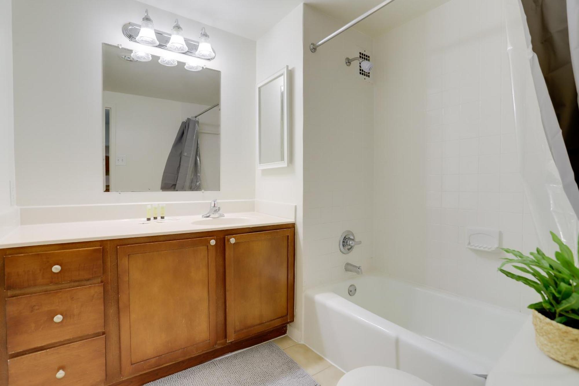 Awesome 1 Bedroom Apt + Den At Crystal City With Gym Arlington Exteriér fotografie